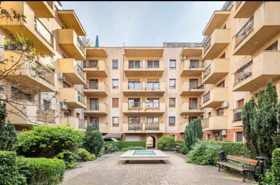 Aurora Apartman *